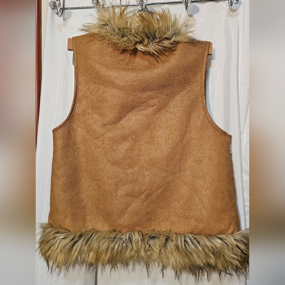 Flying Tomato Faux Shearling Embroidered Faux Fur Trim Vest  Size Small - Picture 2 of 6